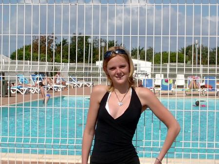 Moi avc la pîscine du camping derrière